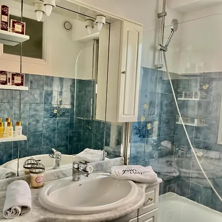 Les Pins Yourhosthelper * Cagnes-sur-Mer